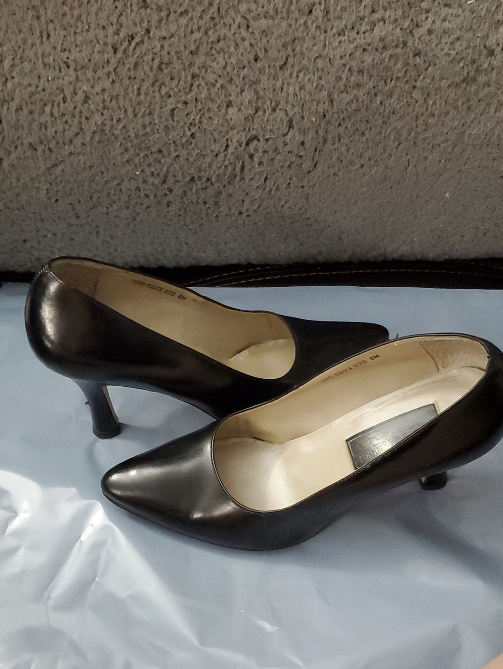 Classic Black Pointed-Toe Mid Heel Pumps